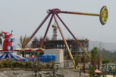 Giant Frisbee pendulum ride: common in China, unique in India!