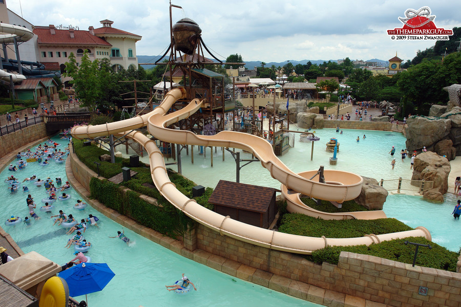 Kiddie area and lazy river