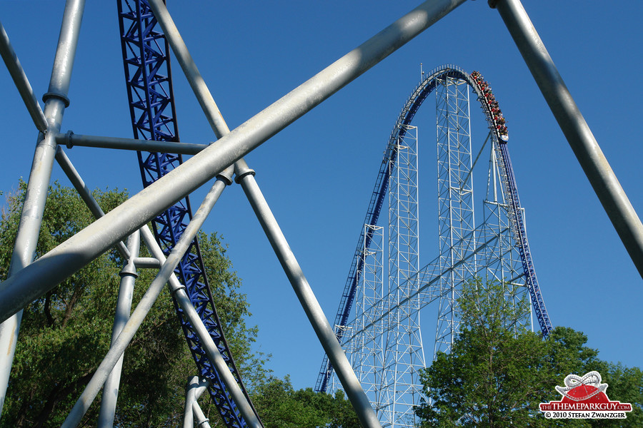 Super-tall Cedar Point coaster