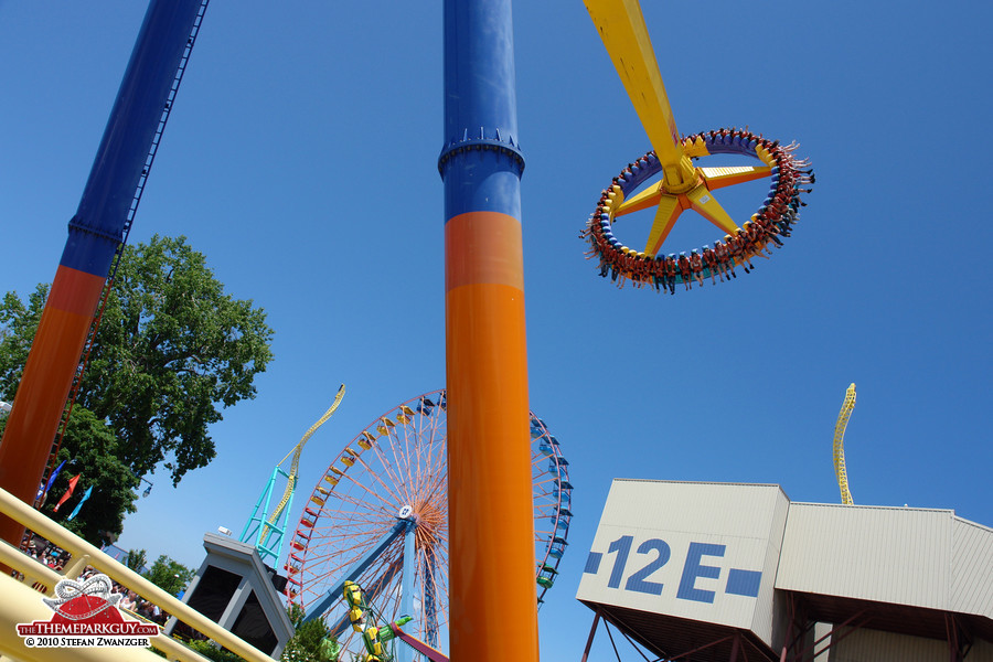 Giant Frisbee ride