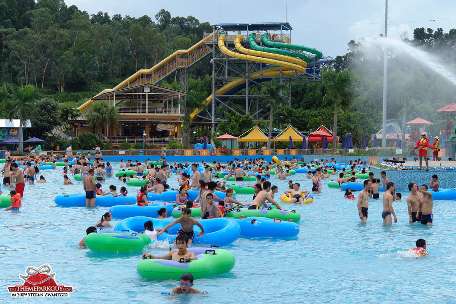 Chime Long Waterpark crowds
