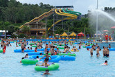 Chime Long Waterpark crowds