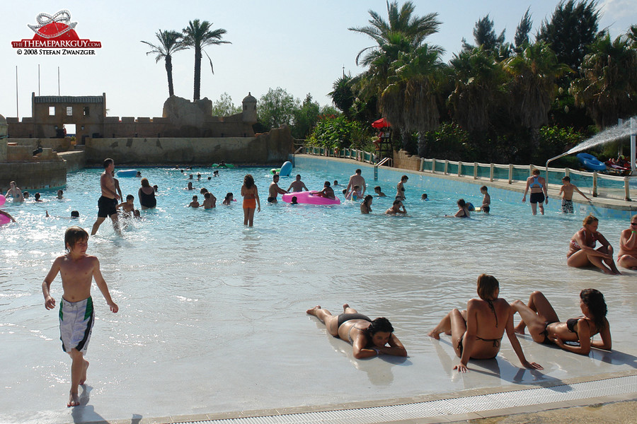 Small wave pool