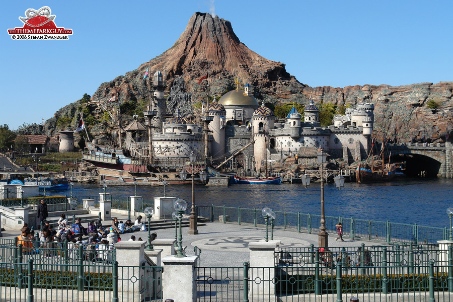 Front view of Mount Prometheus