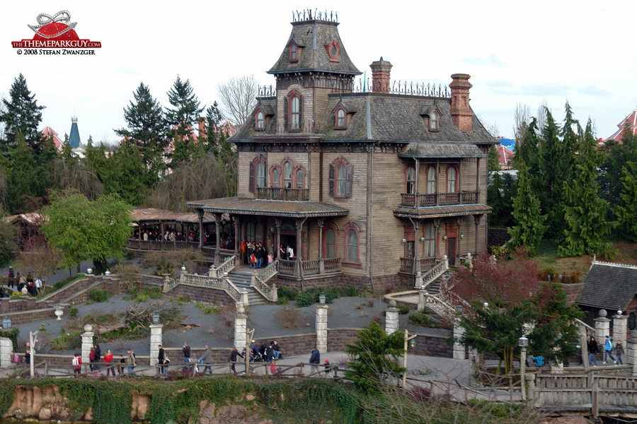 Phantom Manor ghost house