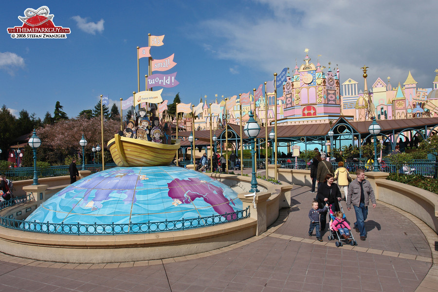 Disneyland Paris photos by The Theme Park Guy