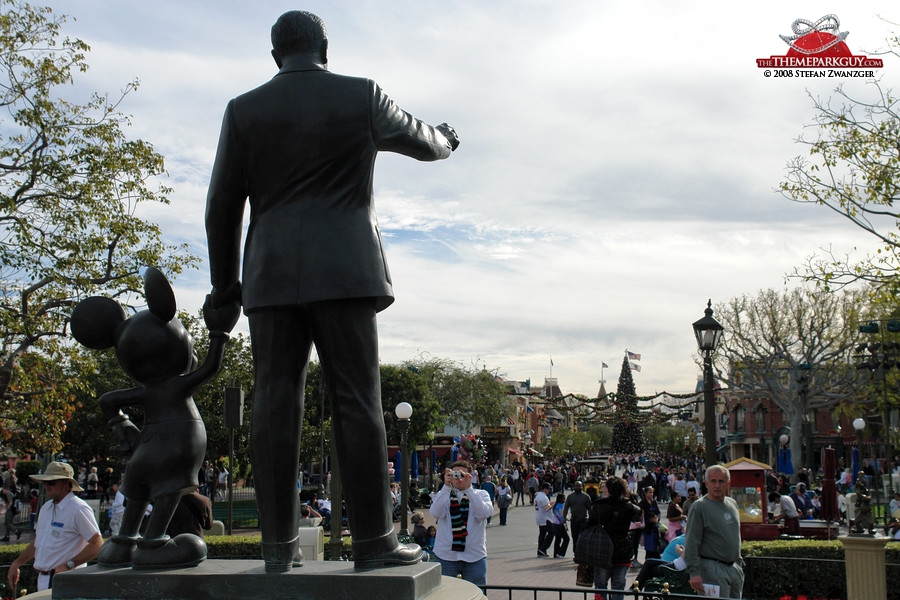 Walt Disney statue