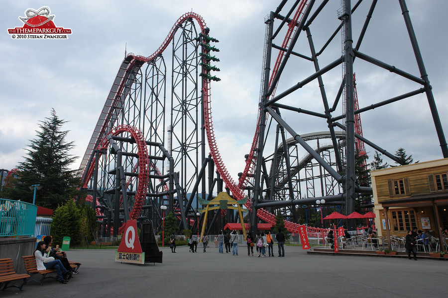 Eejanaika, one of the world's wildest rides!