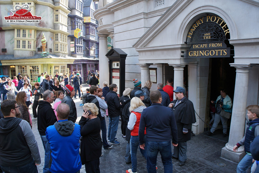 Entrance to the 'Escape from Gringotts' dark ride