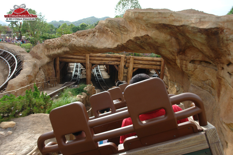 Big Grizzly Mountain Runaway Mine Cars POV