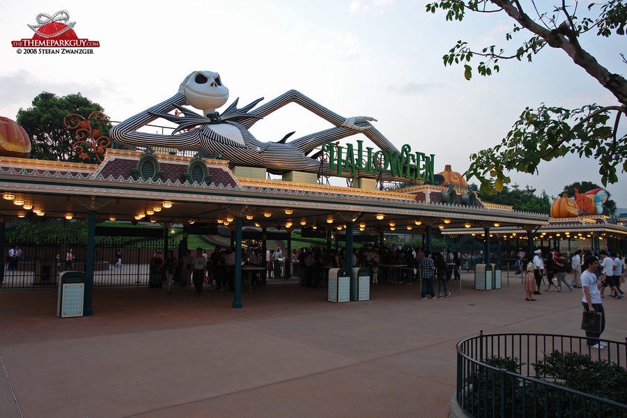 Hong Kong Disneyland entrance during Halloween