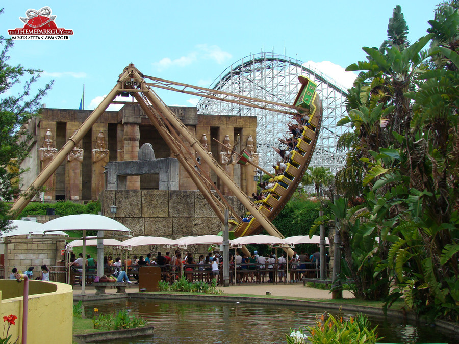 Swingboat, mummy building, coaster