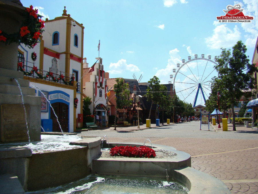 Hopi Hari Main Street. Hello Disneyland.