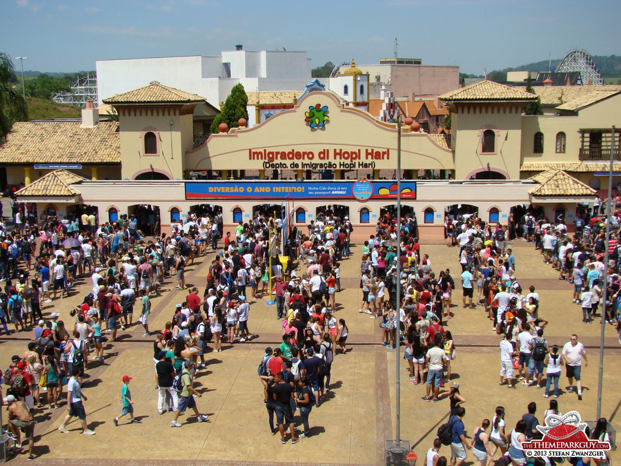 Hopi Hari queues are as unforgiving as in Tokyo Disneyland!