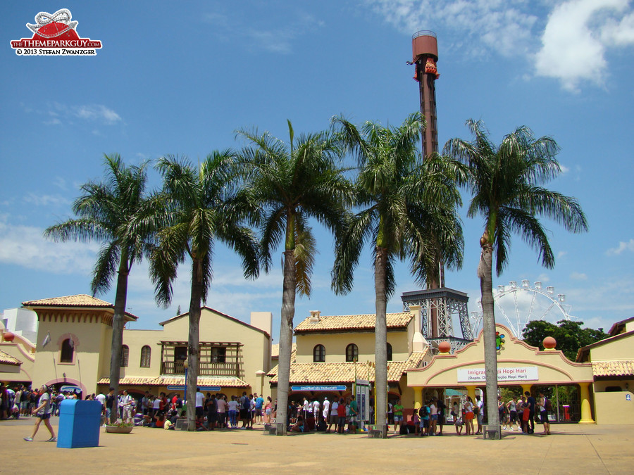 Hopi Hari entrance