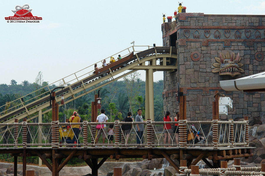 Flume ride lift hill with viewing platform