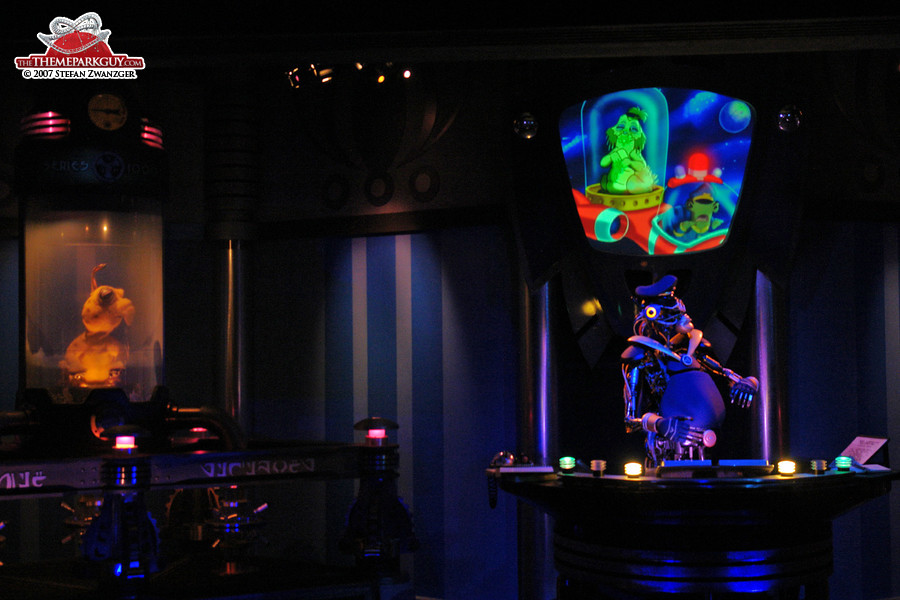 Brilliant animatronics in the Stitch ride queue