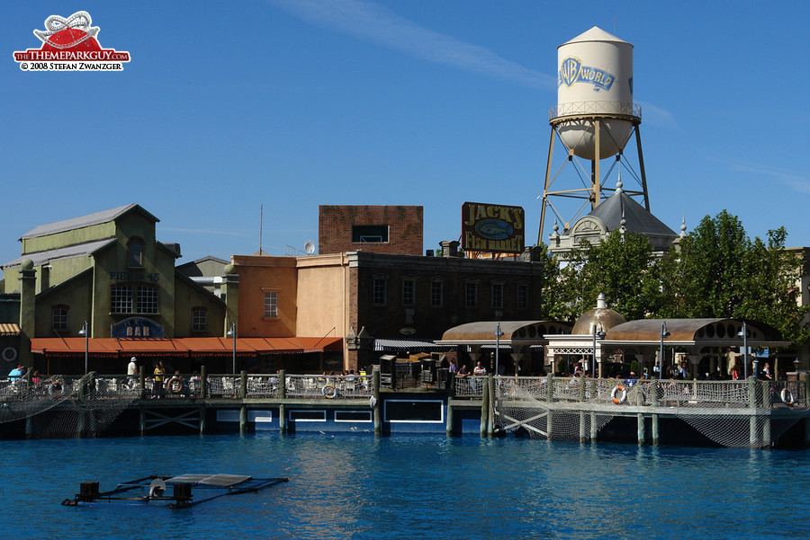 Warner Brothers theme park atmosphere