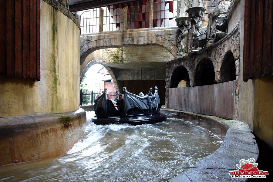 River rapids ride with indoor sections