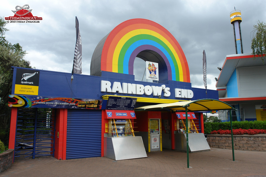 Rainbow's End entrance