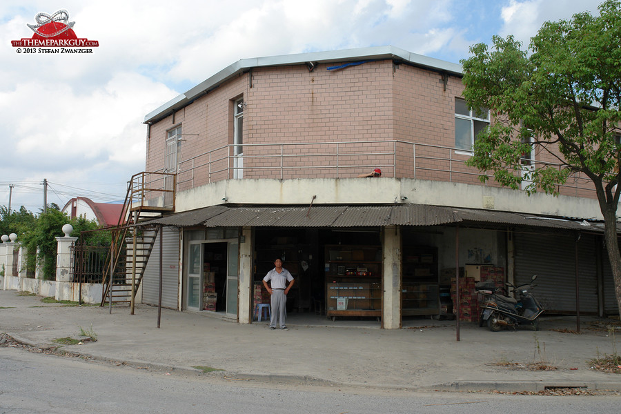 The street corner shop at Huangzhao Road is still there!