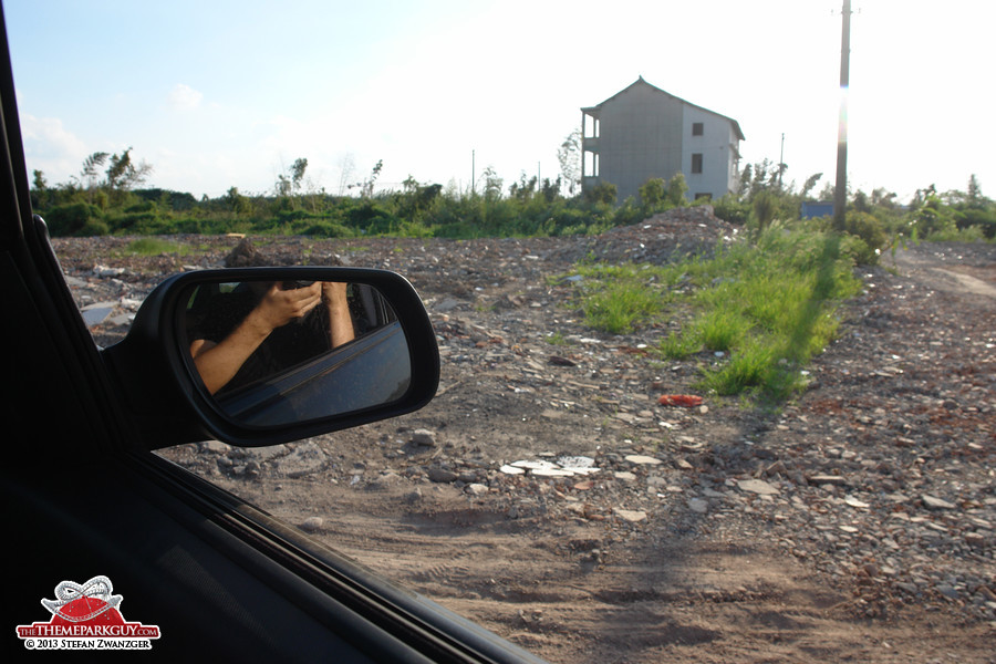 Stand alone, abandoned-looking house. Let's take a closer look!