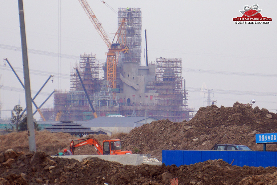 Shanghai Disneyland castle frontal view