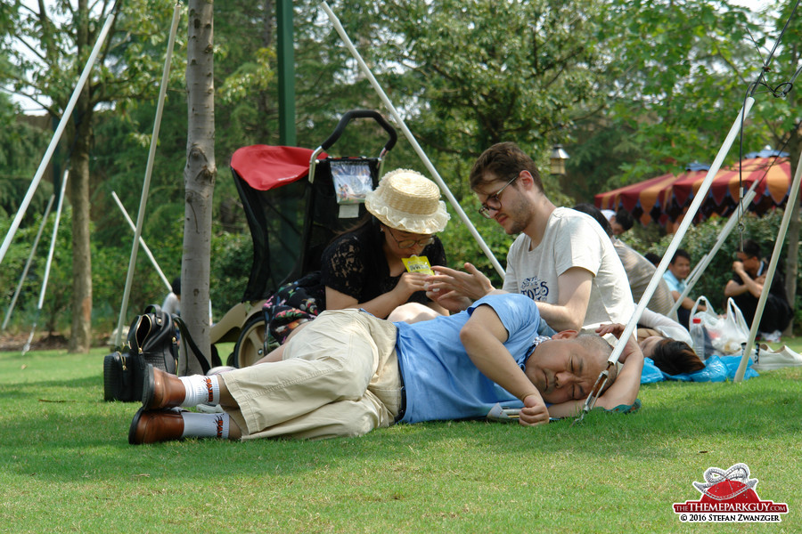 Long multiple-hour attraction queues are tiring