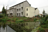 Not-yet-demolished houses in Qigan village