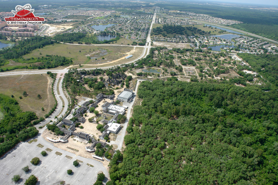 ...lie the ruins of Splendid China Florida