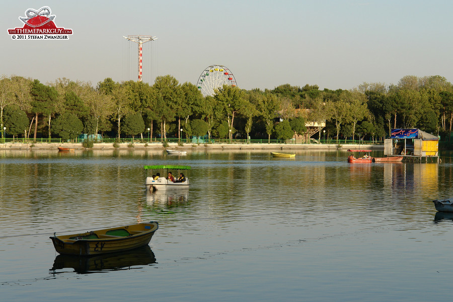 Lake in the center of Eram Park