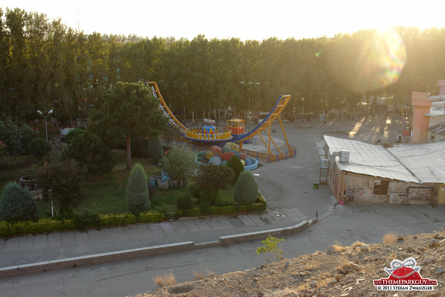Eram Park was open only in the evenings (at least in September 2011)