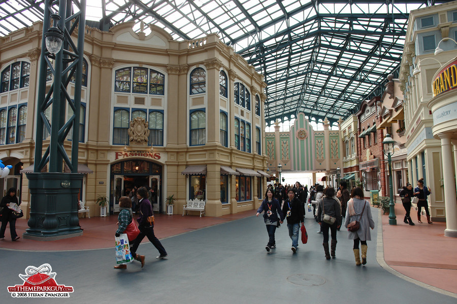 World Bazaar, Tokyo Disneyland's equivalent to Main Street