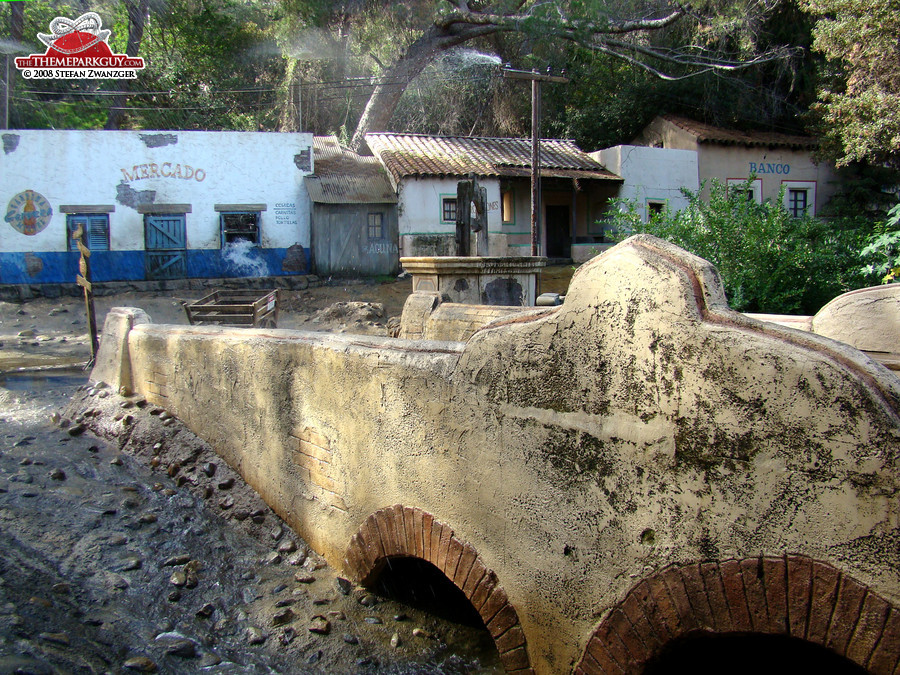 More Mexico: this area is flooded when the Studio Tram passes by