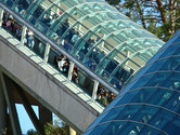 Escalator crowds