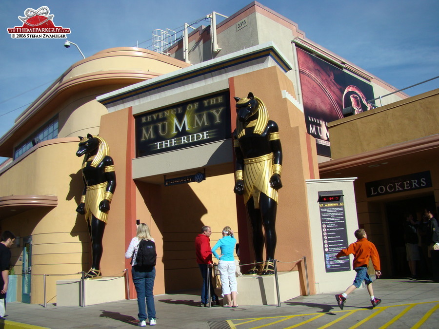 Entrance to the Mummy roller coaster