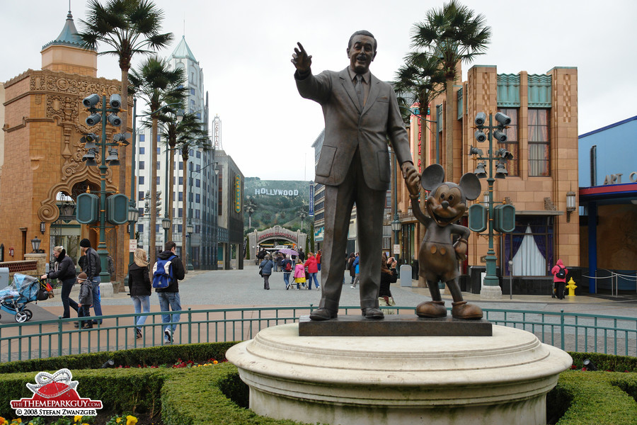 Walt Disney statue