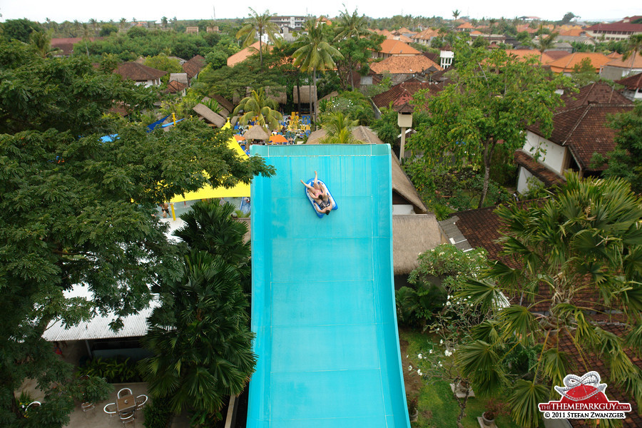 Vertical water slide