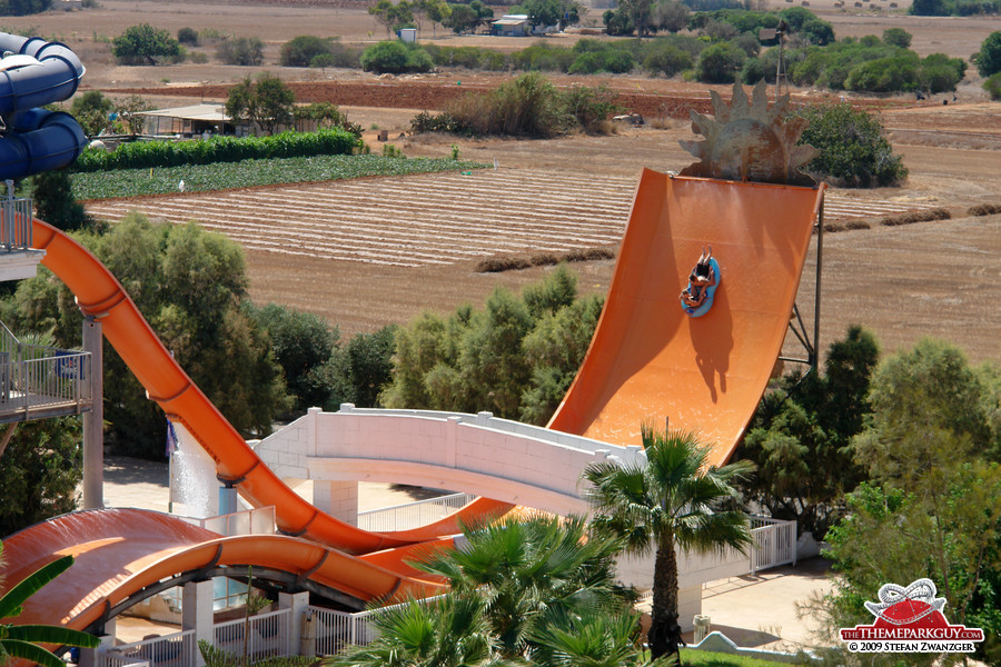 U-shaped thrill water slide