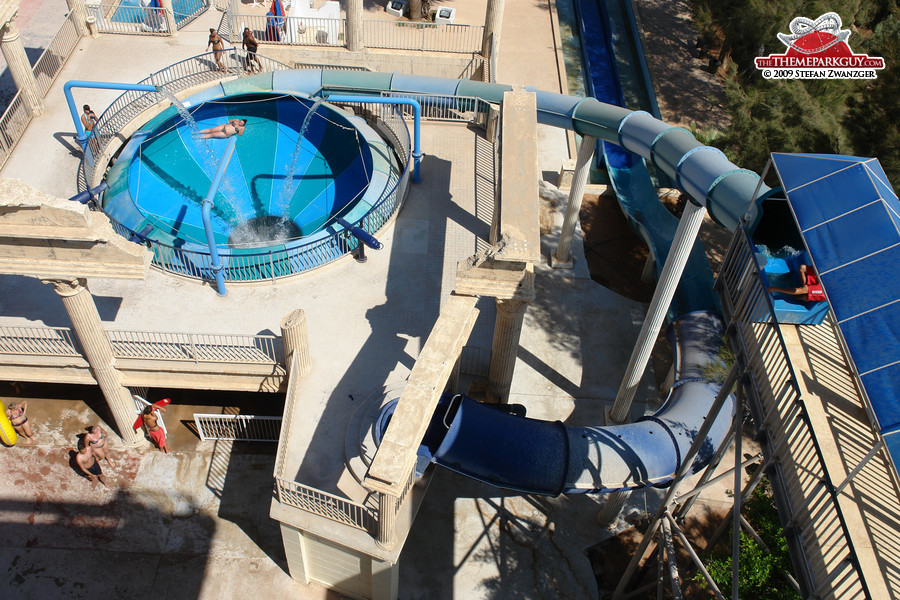 Bowl-shaped water slide