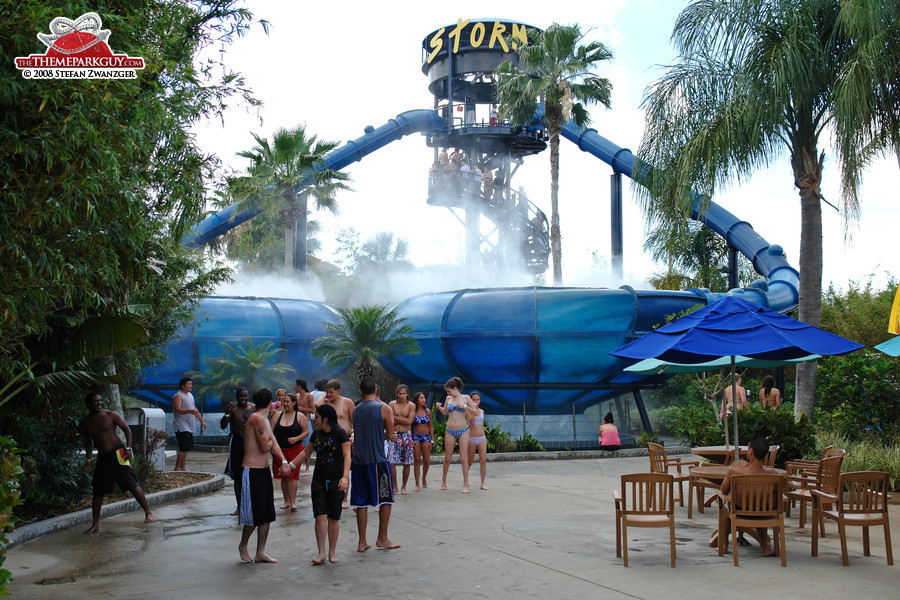 Bowl-shaped body water slides