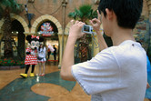 Photographing his girlfriend together with something that has no soul