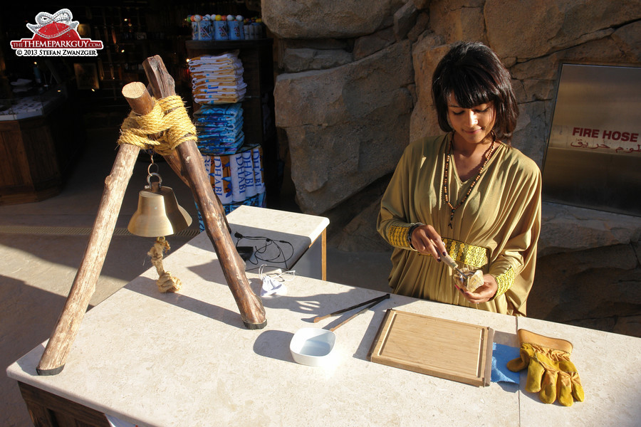 Woman employee on pearl discovery desk